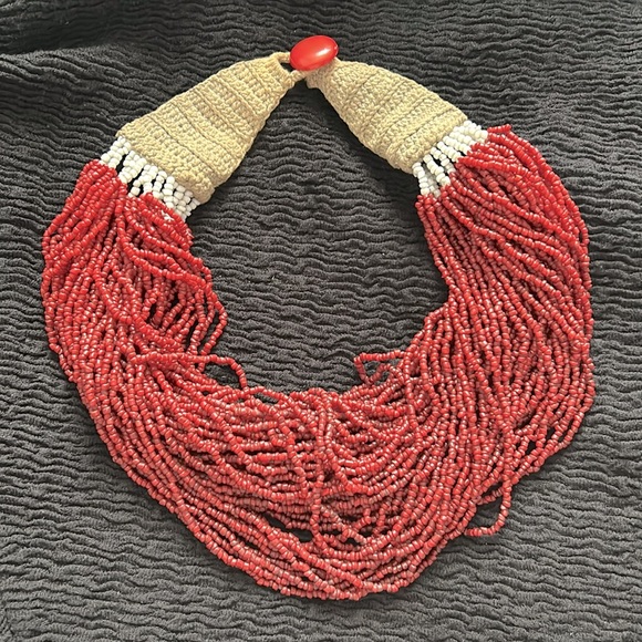 Red statement necklace - Picture 2 of 4